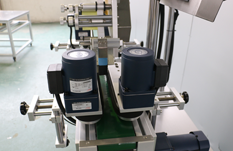 杯蓋平面貼標機