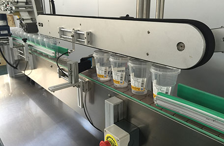 托盤平側面貼標機