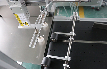 吸附式上料分頁貼標機