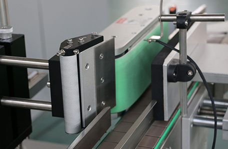 小圓瓶貼標(biāo)機(jī)