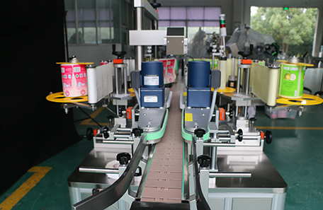 潤滑油雙面貼標機