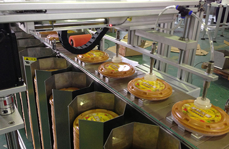 自動上下料貼標機