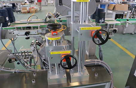 上下面兼?zhèn)让娌桓赡z貼標(biāo)機(jī)